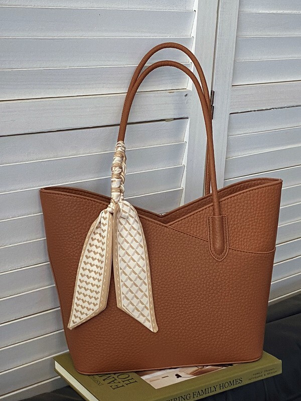 2025S Fashion Designer Shoulder Large Capacity Fashionable Stylish Simple Handheld Autumn And Winter New Trendy Tote Bag Casual Bag