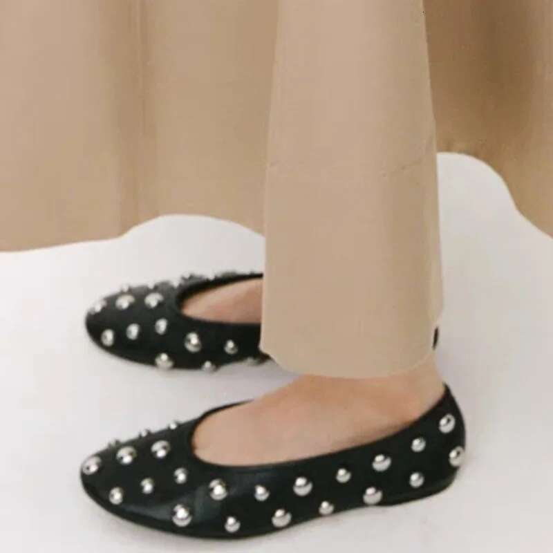 2025 New Rivet Round Head Flat Black Leather Sandal Ballet Sandals Sier Ball Metal Hollow Mary Jane Shoes 35-42