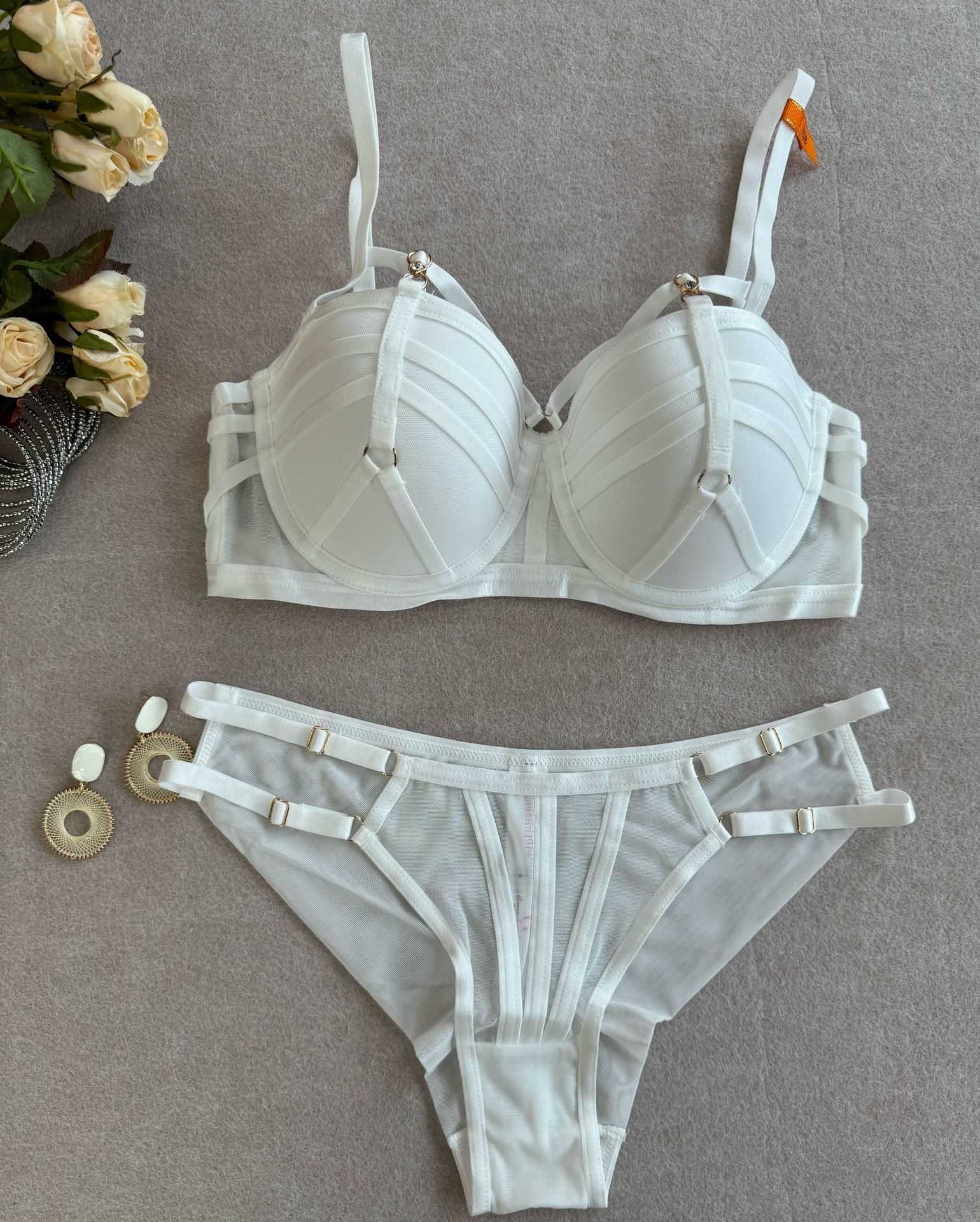 multi strap underwear women with small breasts gathered together to show off the chest large upper support to prevent outward expansion, pure desire b