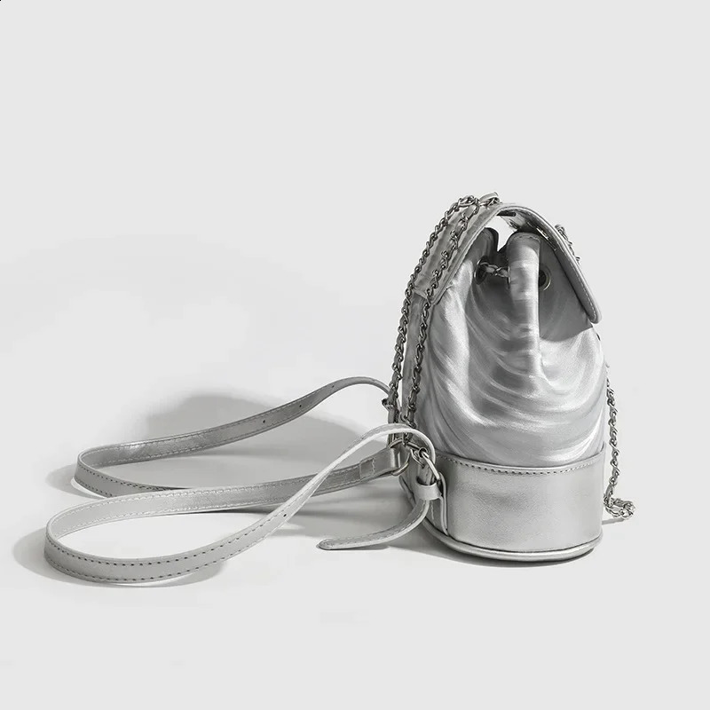 Womens Silver Backpack Summer Korean Niche Water Ripple Versatile Chain School Bag 250318