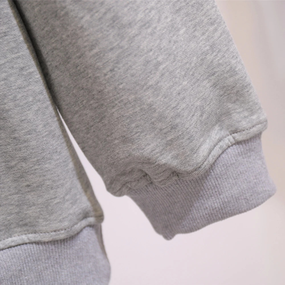 Autumn and Winter Plus Size Womens Round Neck Sweatshirt Black Gray Collage Printing Loose Simple Long Sleeve Tops 250317