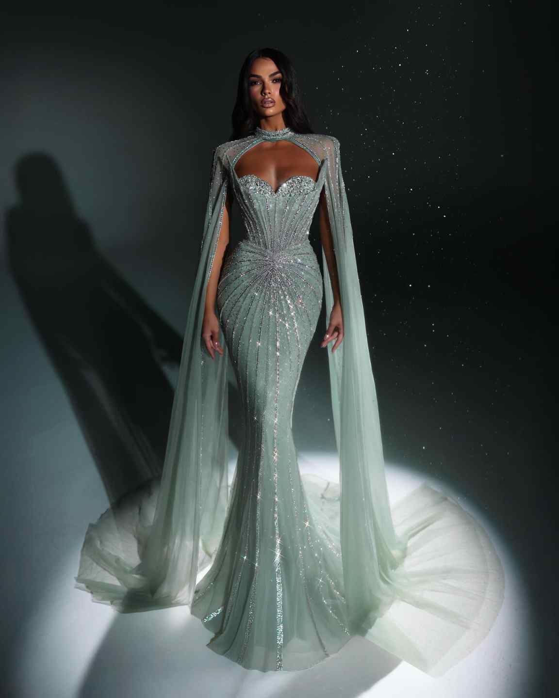Fashion Evening Dresses Sweetheart Neck Cap Sleeves Gown Sequins Crystal Backless Sweep Train Party Customized Dress