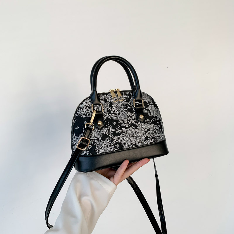 2025S Fashion Designer This Year S Fashion Is Simple Handbag Summer Women S Gentle Temperament Shoulder Crossbody Bag Shell Bag Trend