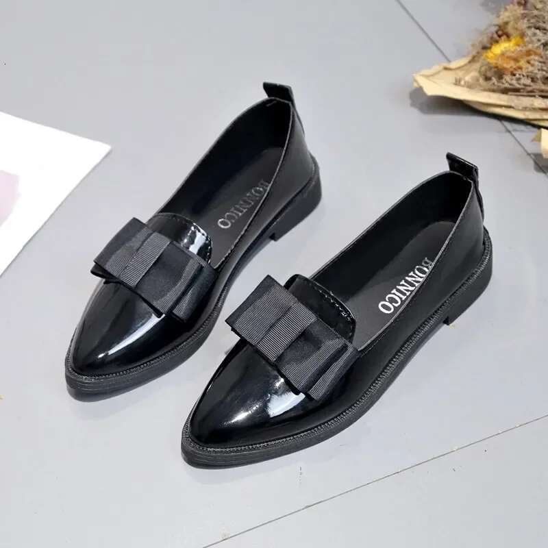 Women's Loafers Bow Pointed Toe Flat New for Women Patent Leather Shallow Mouth Casual Comfortable Ladies Shoes