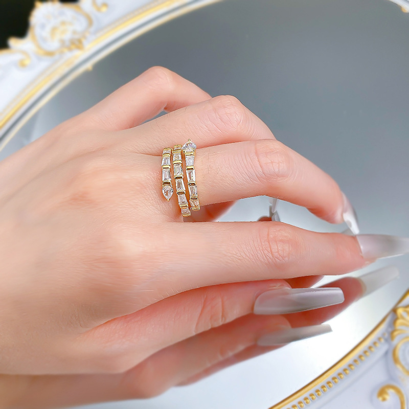 2025 Gorgeous Top Sell Wedding Rings Luxury Jewelry Soild 100% 925 Sterling Silver pear Cut White Lab Moissanite Diamond Party Women Engagement Band R