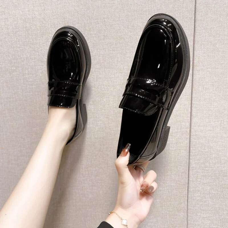 New Fashion Patent Leather for Women Square Heel Slip on Office Lady Shoes Loafers Chaussure Femme