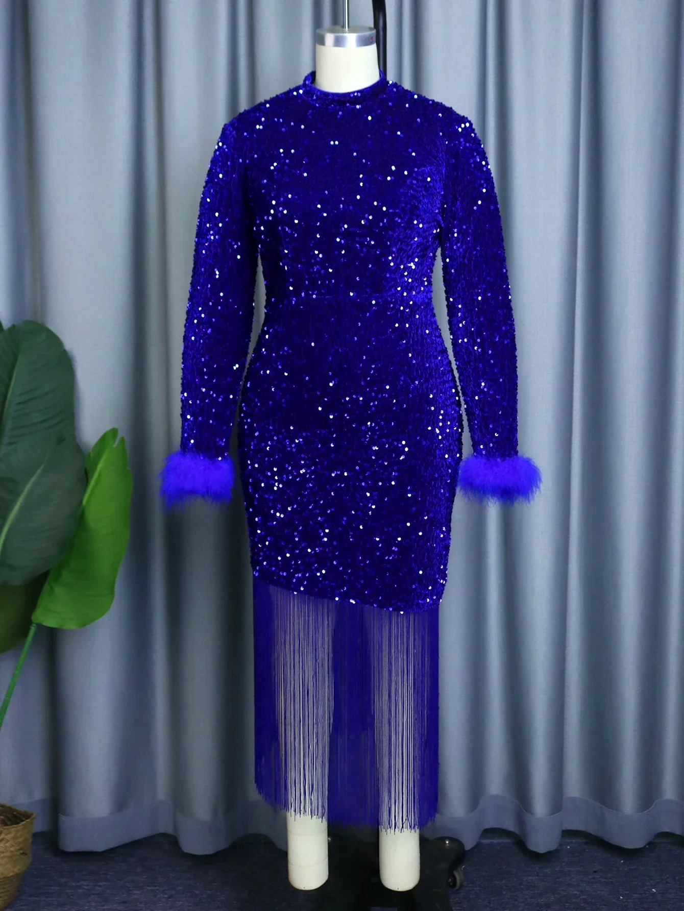 Vintage Blue Sequin Dress Fringe Hem Mock Neck Long Sleeve with Feather Glitter Velvet Fitted Prom Evening Cocktail Event Gowns 250320