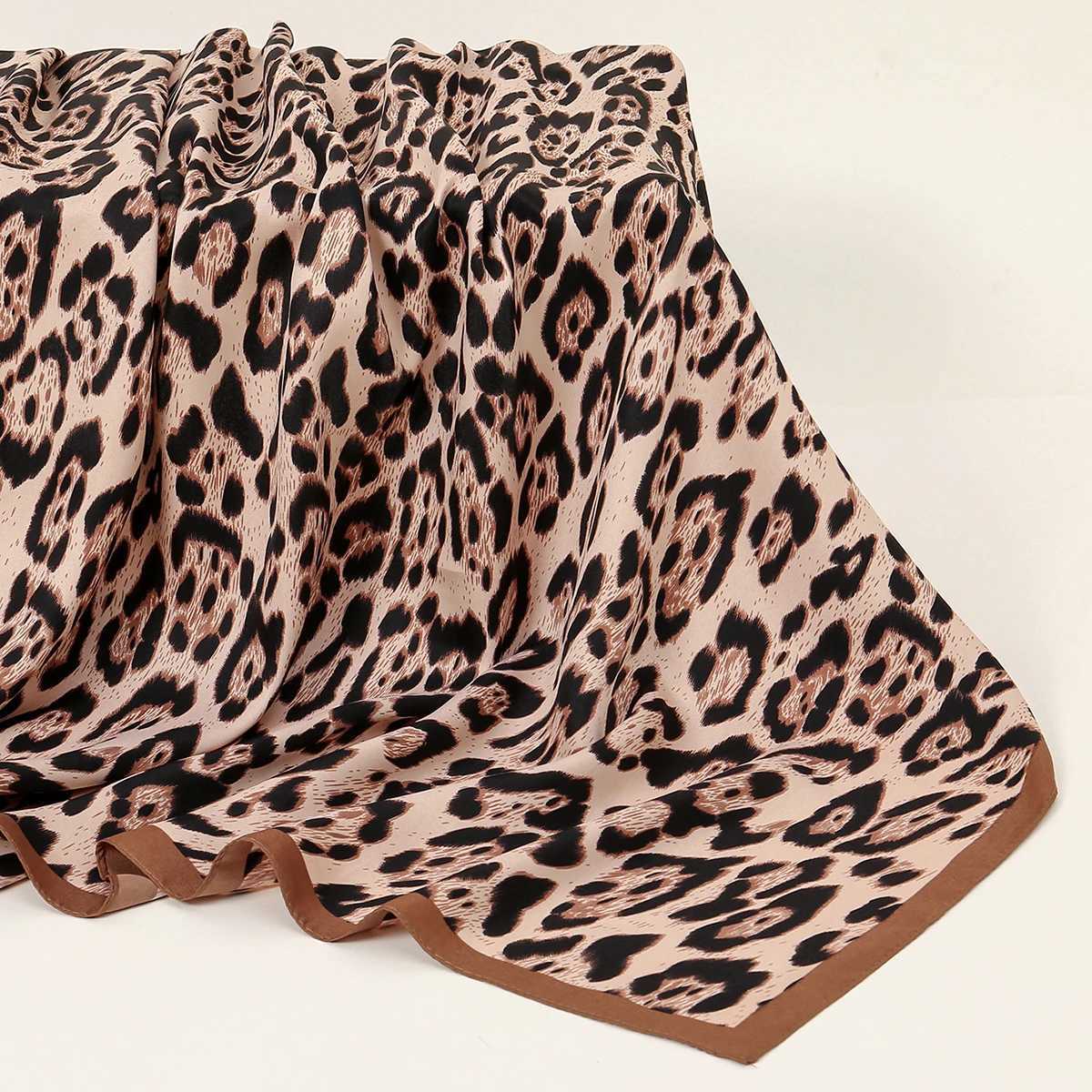 Leopard Print Square Scarf Wen Satin Bandana Thin Edge Scarf Band Fashion Womens Hair Wrap Fem Neckerchief Headscarf X250324