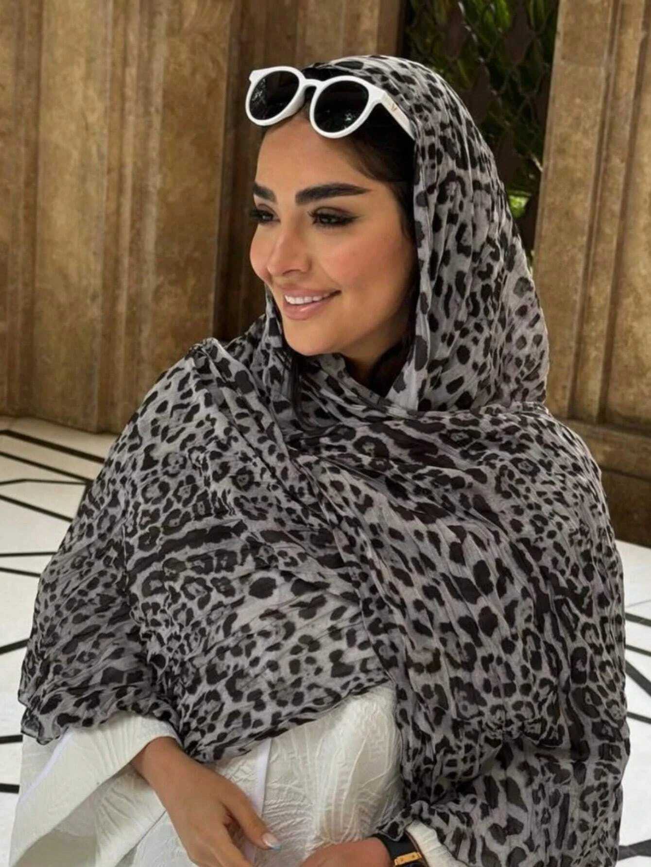 1 warm scarf Bohen Leopard printed headscarf shawl Muslim wrapped shawl thin lightweight breathable suitable for daily wear X250324