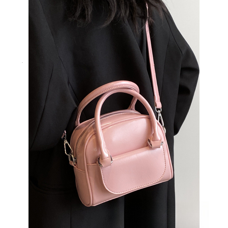 2025S Fashion Designer Advanced Red For Women New Fashionable And Versatile Crossbody Popular Handheld Small Square Bag