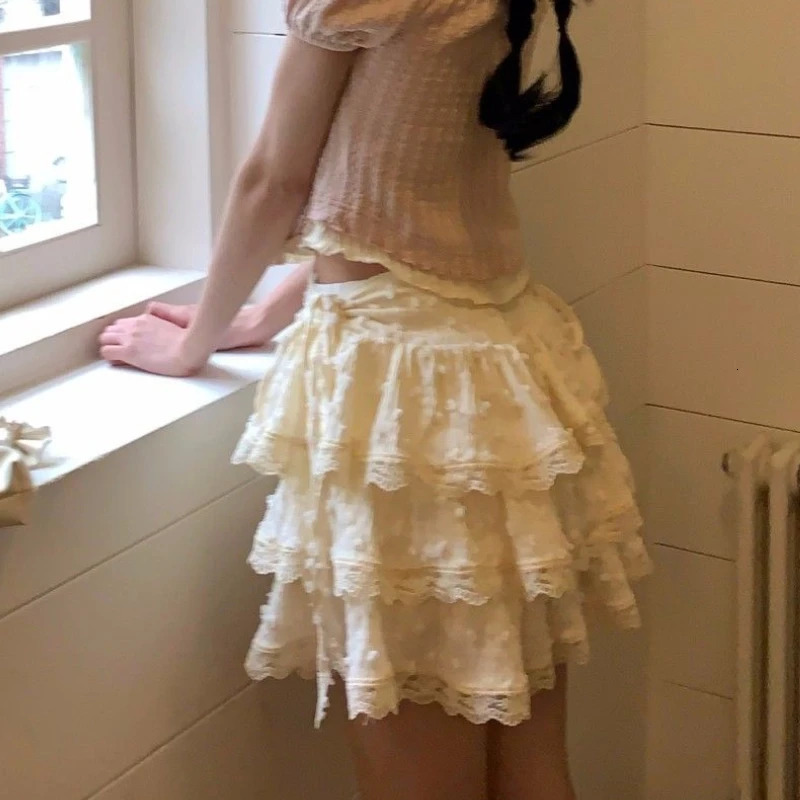 Sweet Kawaii lace ruffled mini skateboard womens patch work Y2k beige Japanese Lolita streetwear daily party student fashion 250324