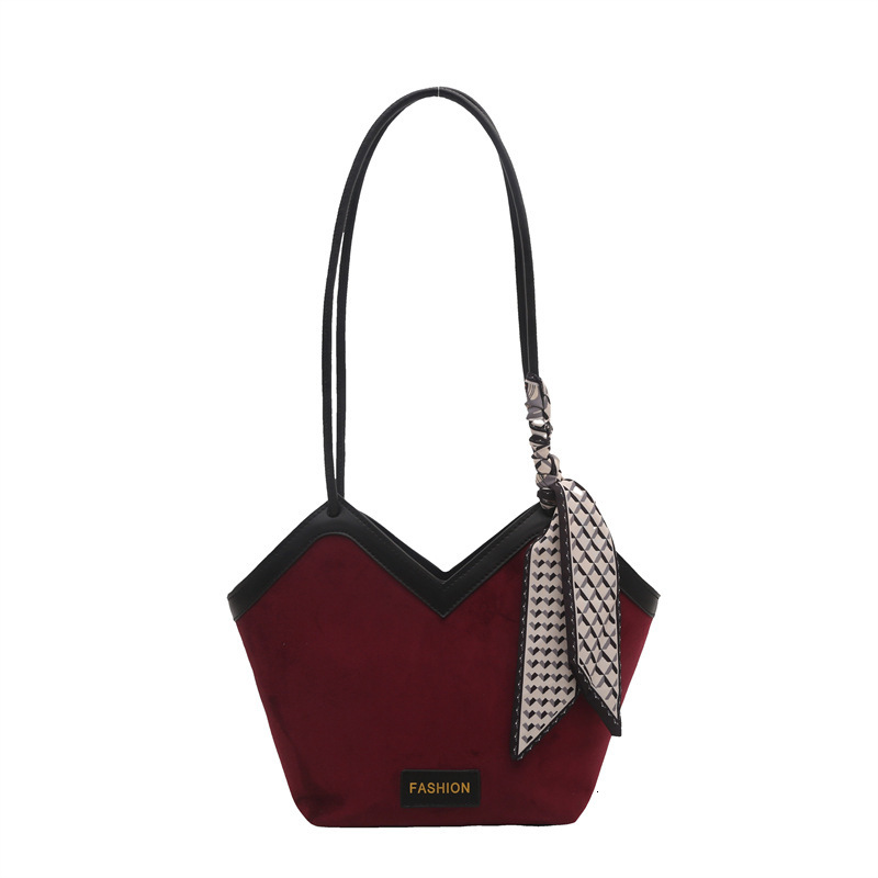 2025S Fashion Designer Niche Contrasting Color Design Sense Large Capacity For Women S Leisure Shoulder Commuting Travel Armpit Tote Bag