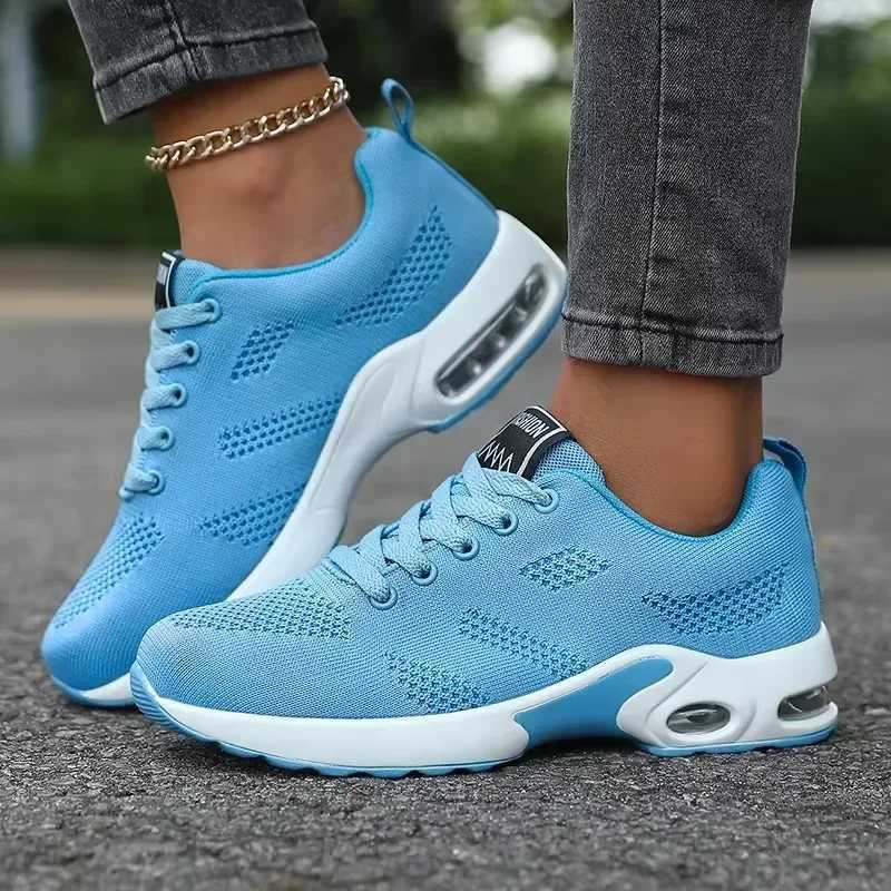 Hot selling womens vulcanized shoes anti slip mesh breathable flat shoes gym training track on-site jogging shoesXJ250324