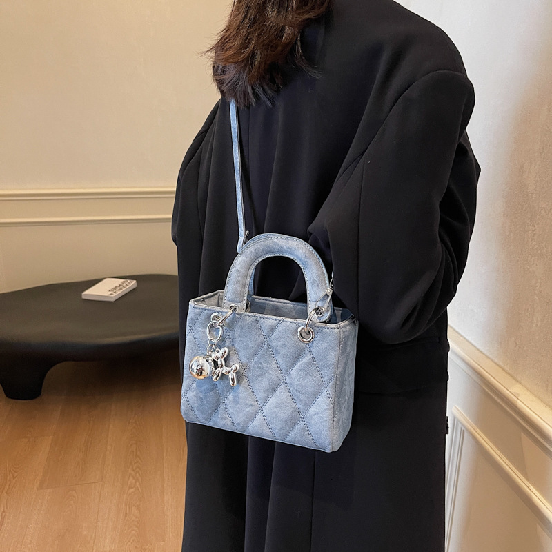 2025S Fashion Designer Light Luxury Banquet Handbag For Women New Stylish Versatile Daifei Bag High End Feeling Diamond Grid Single Shoulder Crossbody