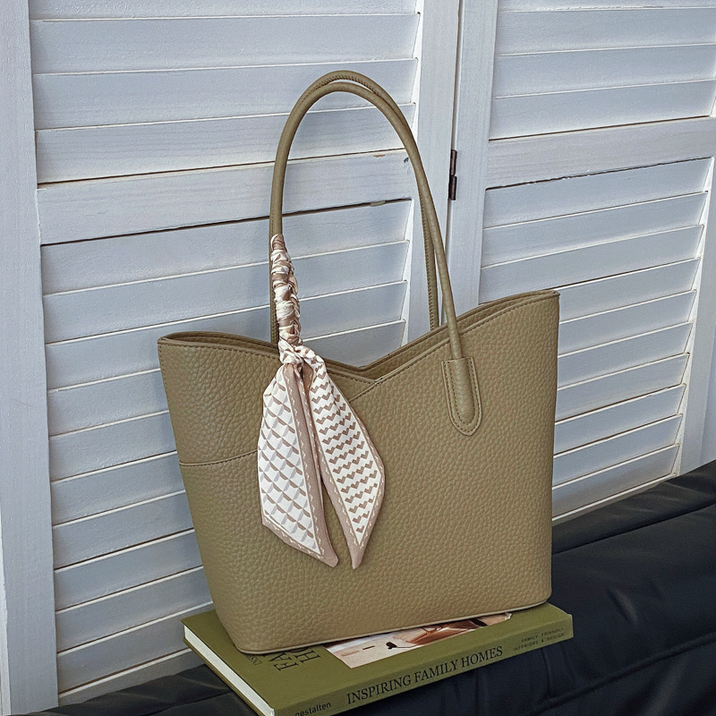 2025S Fashion Designer Shoulder Large Capacity Fashionable Stylish Simple Handheld Autumn And Winter New Trendy Tote Bag Casual Bag