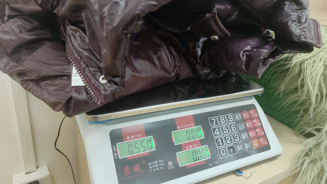 -Solid zipper cotton with warm hood, comfortable and casual, eye-catching solid color jacket