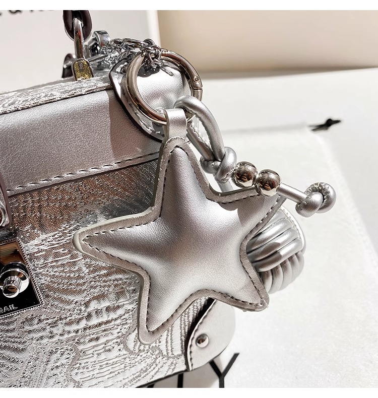 Show 2025 Small Handbag with Delicate Lace Like Pattern and High Quality Metal Hardware Women Handbag is Suitable for Evening Party