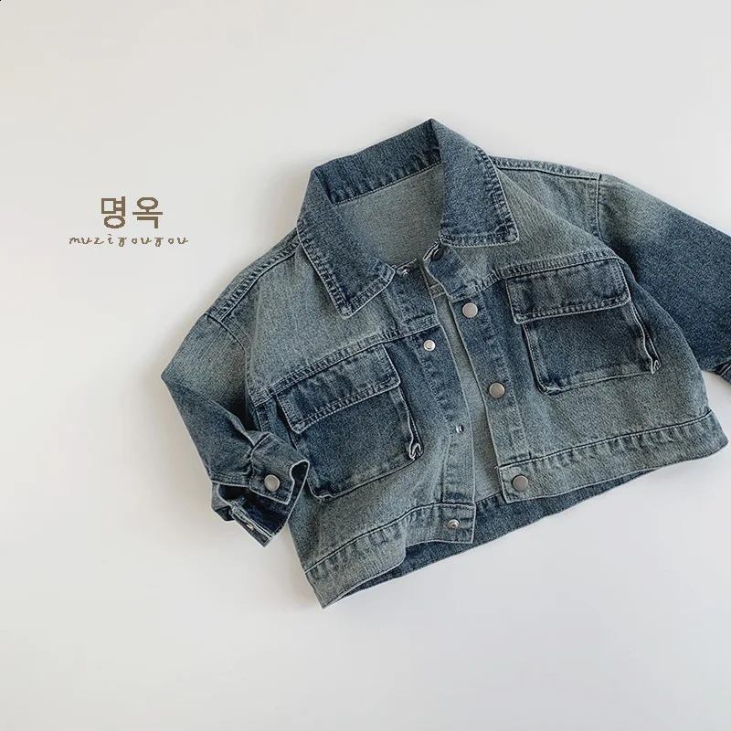 Spring and autumn childrens jacket 1-8Y boys cotton button pocket casual denim jacket Korean childrens jacket childrens clothing 250324