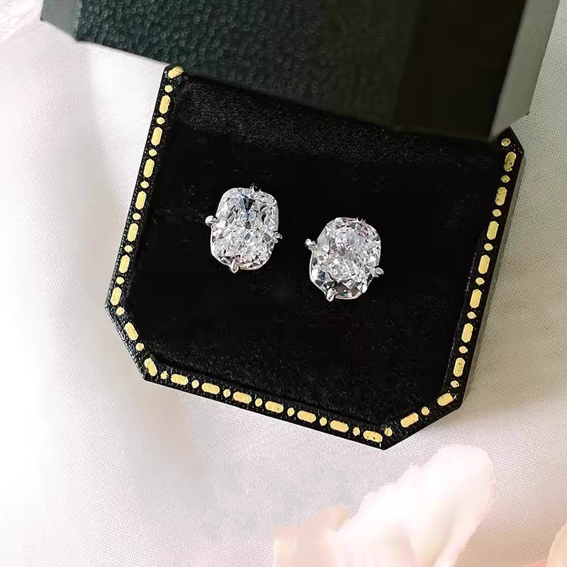2025 Choucong Top Sell Stud Earrings Luxury Jewelry Sparkling Genuine 100% 925 Sterling Silver Cushion Shape White Moissanite Elegant Party OL Women E