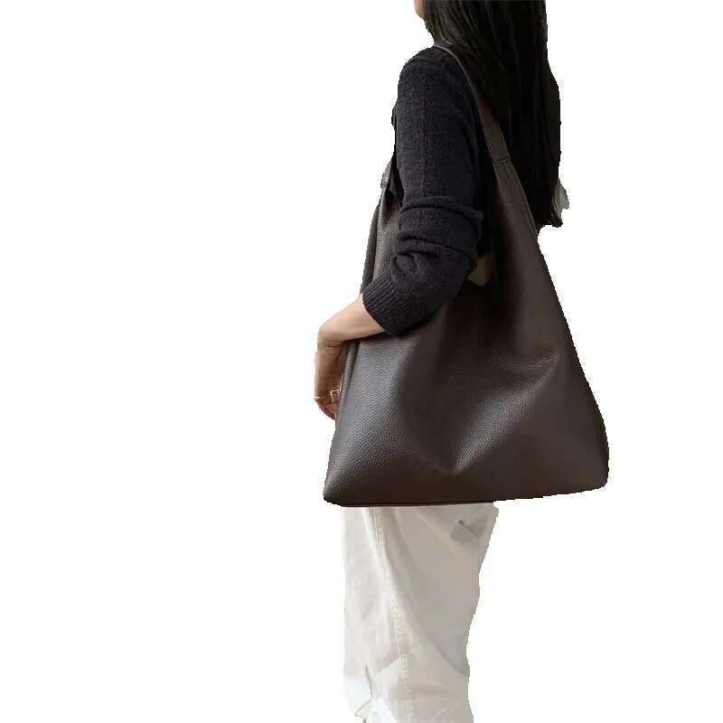 Tote Women's 2025 Fashion Popular Large Capacity Bucket Commuter Vintage Shoulder Designer Bag