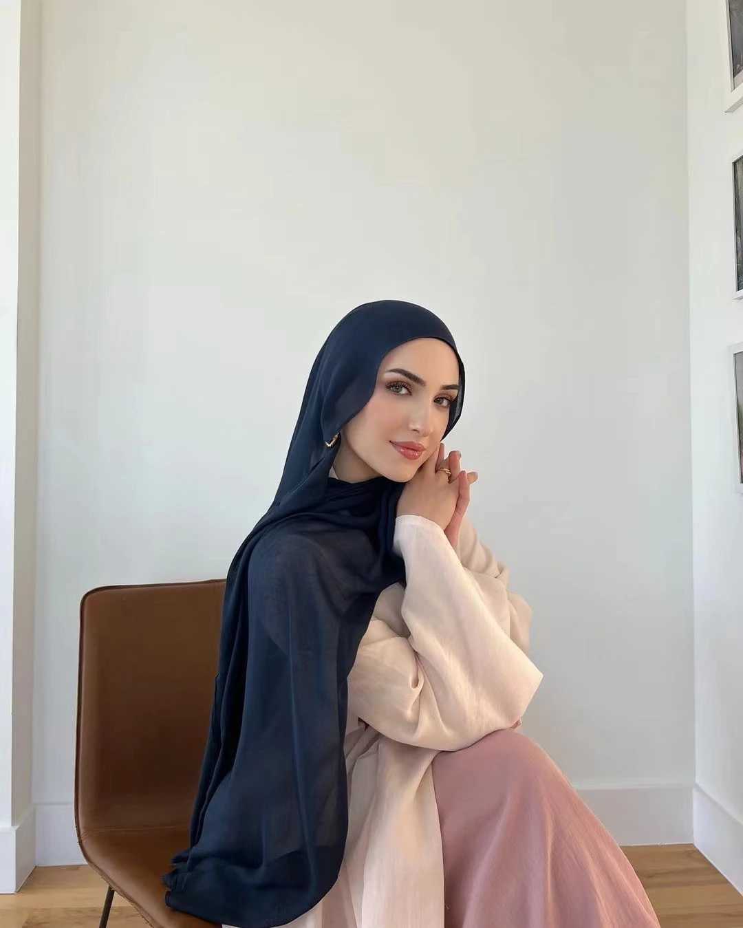 New synthetic silk cotton Muslim headscarf used for fabric scarves plain shawls womens shawls soft adhesive synthetic silk scarves Islamic headscarves