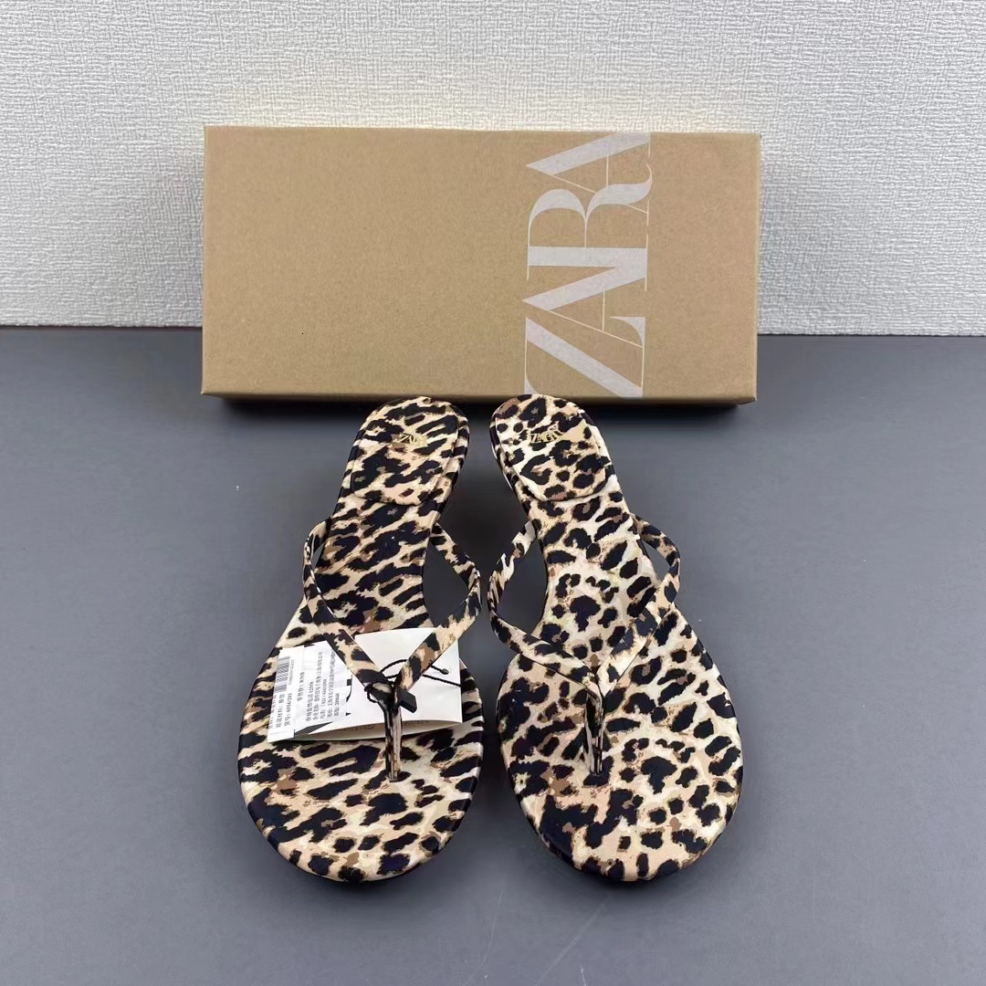 2025 new women's round toe high-heeled red herringbone clip open cat heel designer fashionable women's sandals