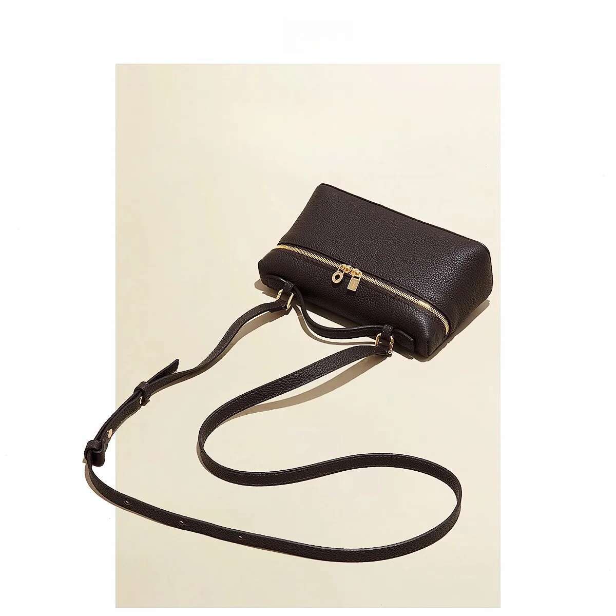 2025 New Light Texture Shoulder Soft Hand-Held Crossbody Handbag Makeup Bag Women's Underarm Commuter Bags