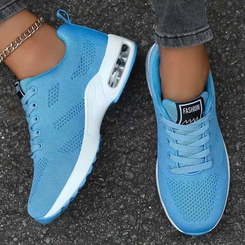 Hot selling womens vulcanized shoes anti slip mesh breathable flat shoes gym training track on-site jogging shoesXJ250324