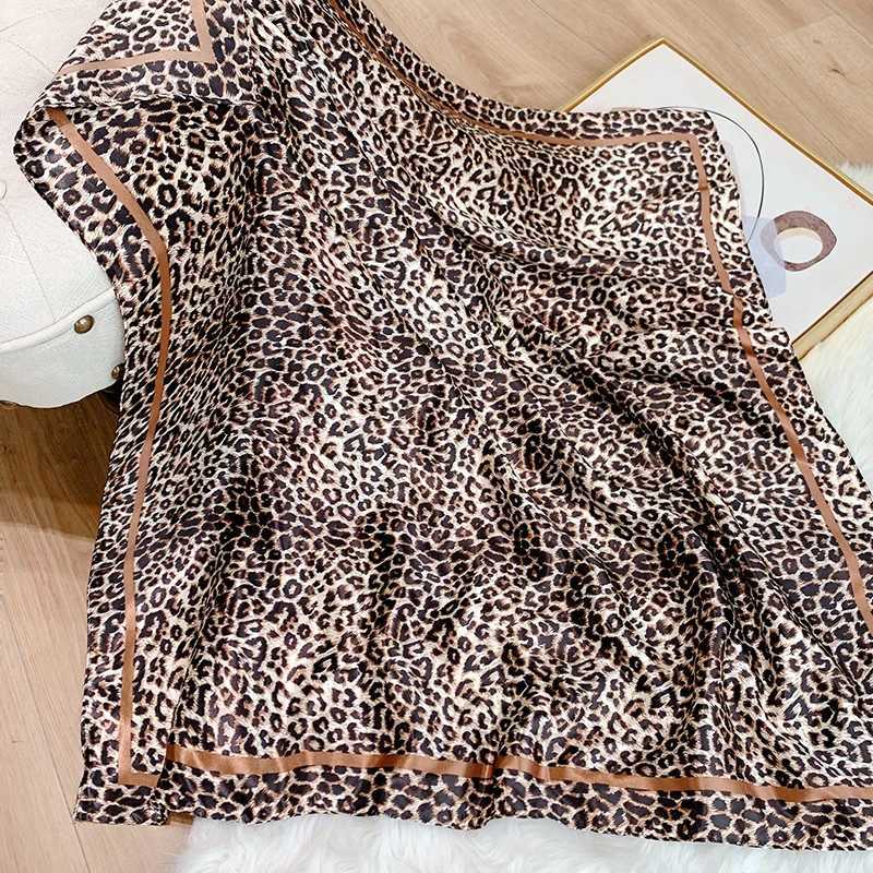 Popar Shawls Europe and America Fashion Bandan Wild Leopard print Sunscreen 90X90CM Band Luxury Square Silk Scarf X250324