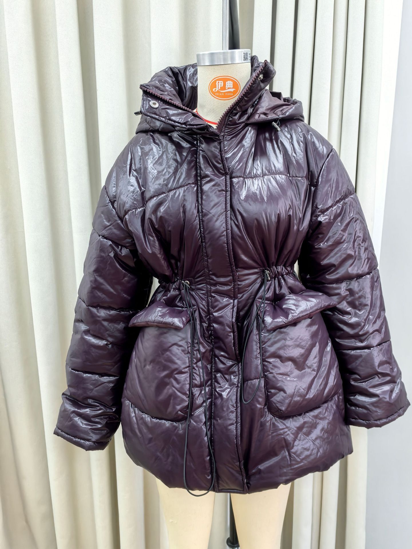 -Solid zipper cotton with warm hood, comfortable and casual, eye-catching solid color jacket