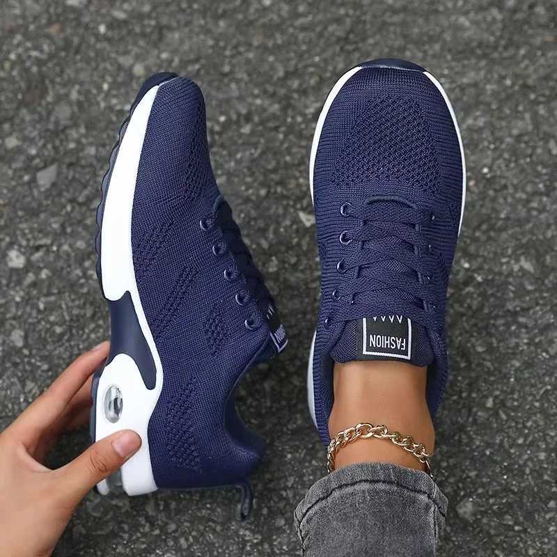 Hot selling womens vulcanized shoes anti slip mesh breathable flat shoes gym training track on-site jogging shoesXJ250324