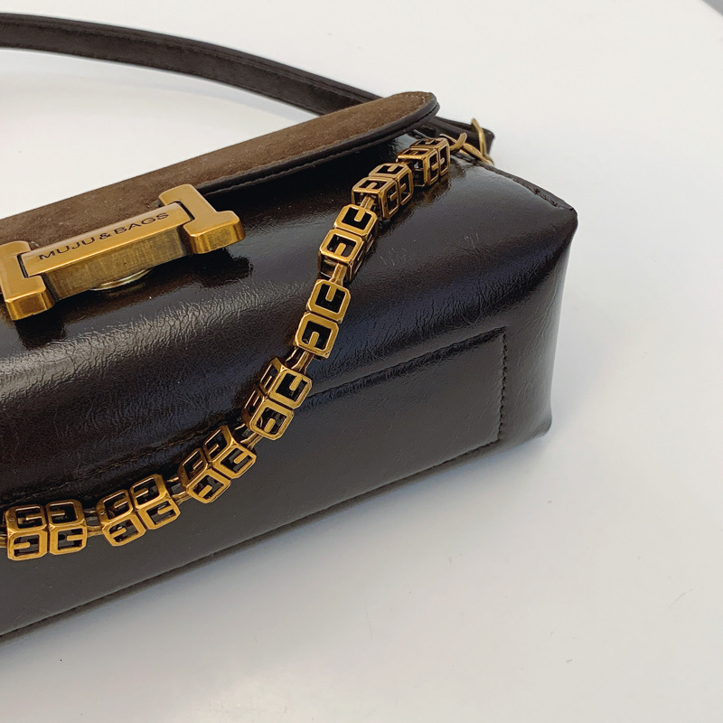 2025S Fashion Designer Bag For Women New Chain Armpit With High End Feel Hundred Shoulder Carrying Crossbody Bag And A Small Square Bag