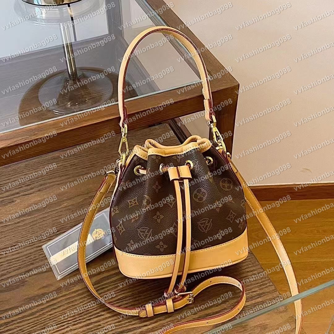 Famous women bag classical high quality women handbag with Serial Number large capacity shoulder tote bags day clutch purse handbag bag mini tote bag 16x13cm