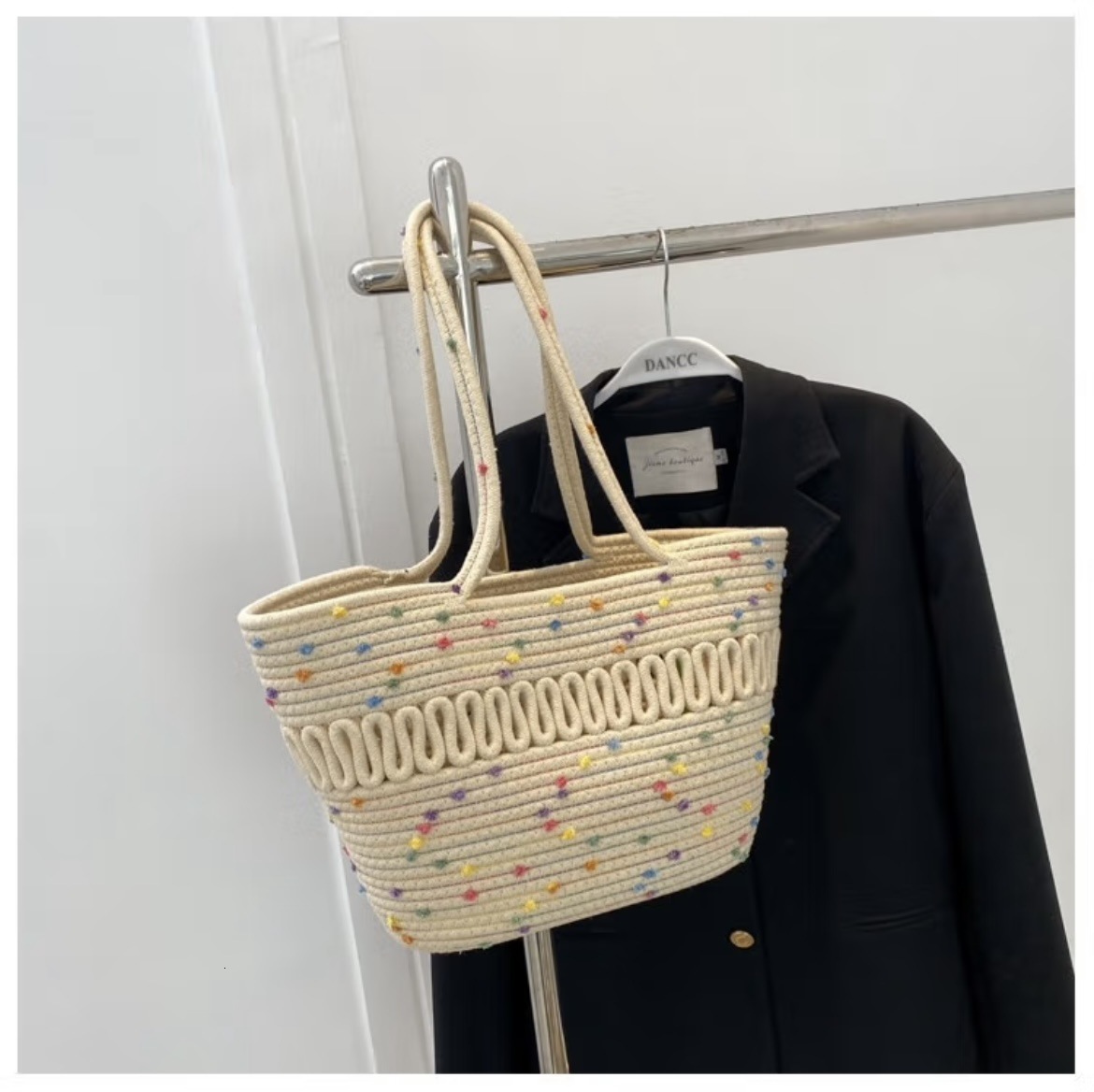 2025S Fashion Designer Large Capacity Rope Bucket For Women Style Artistic And Fresh Contrasting Color Hollow Hand Held Straw Woven Bag Single Shoulde