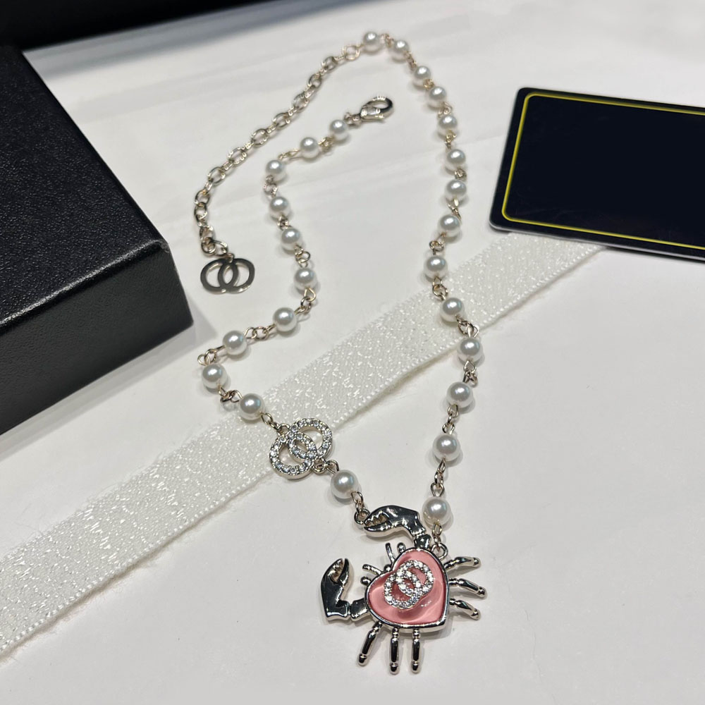 High Quality Pearl Chains Necklaces Jewelry Lover Women's Necklace Choker Chain Stamp Letter Crystal Geometry Crab Pendants Necklaces Wedding Gifts with Size