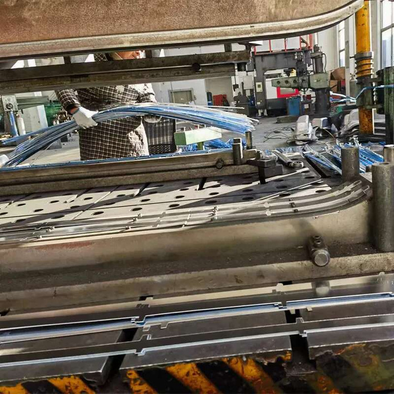 Stylish Shiny Aluminum Auto Step Up Lift Comfortable Footing for All Vehicles - Customized products quality