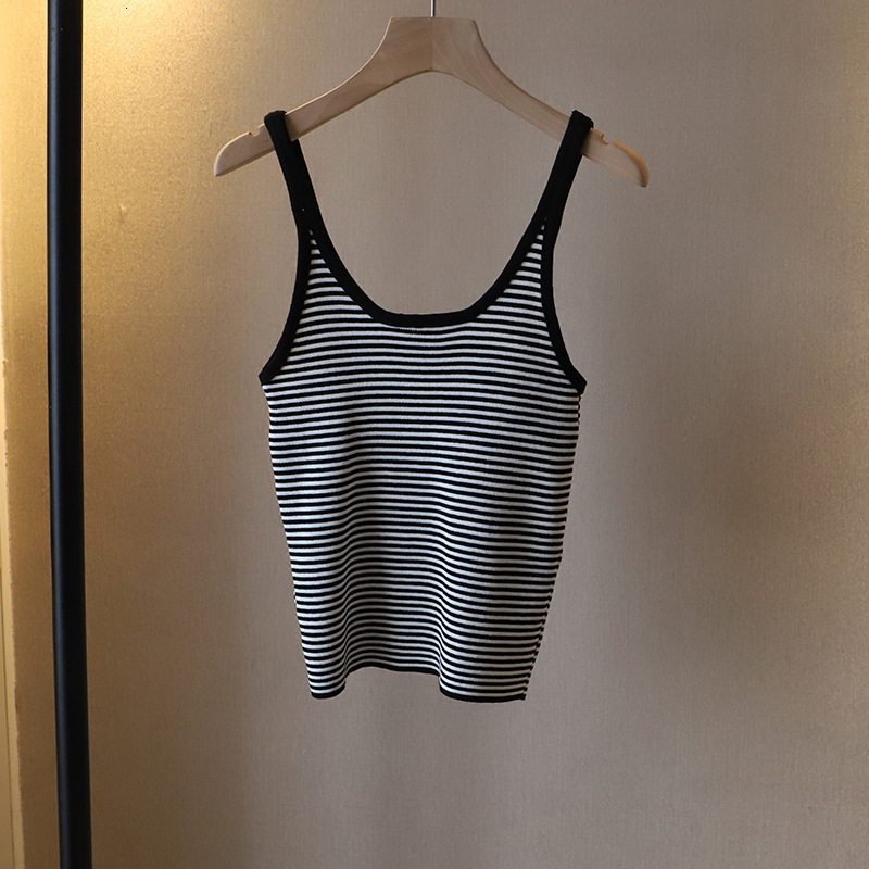 2025 Summer New Designer Women's Simple Slim Fit Tank Top Outdoor Breathable Beach Pure Desire Sexy Top Fashion Casual Short Sleeve