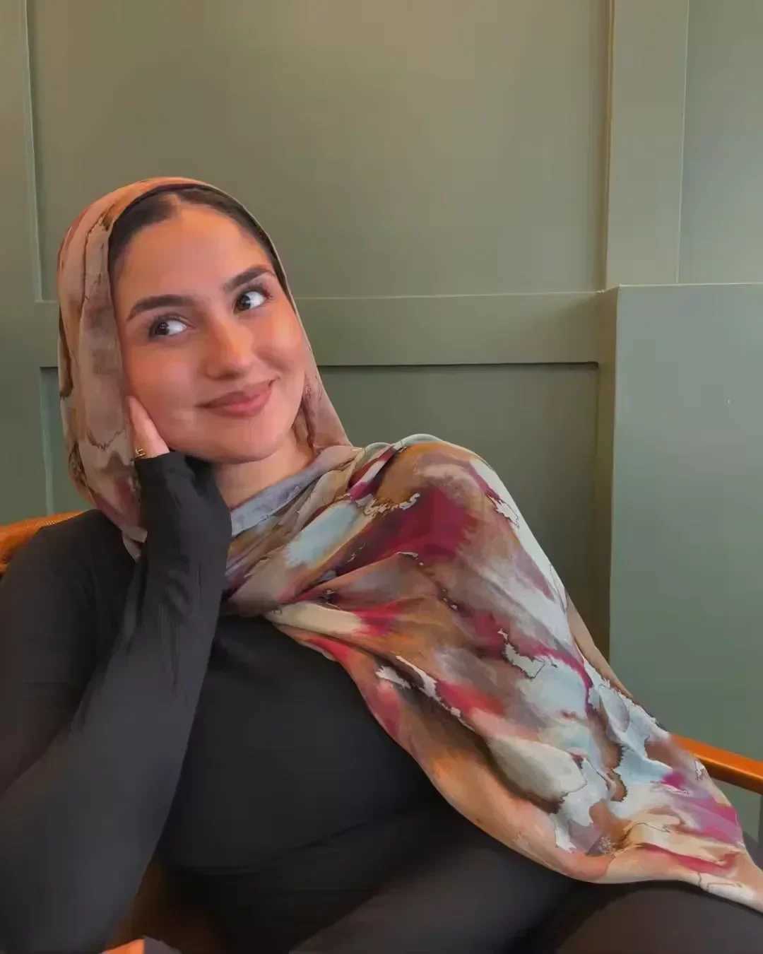 Watercolor printed pattern breathable lightweight soft cotton synthetic silk adhesive woven pattern Muslim gauze headscarf X250324