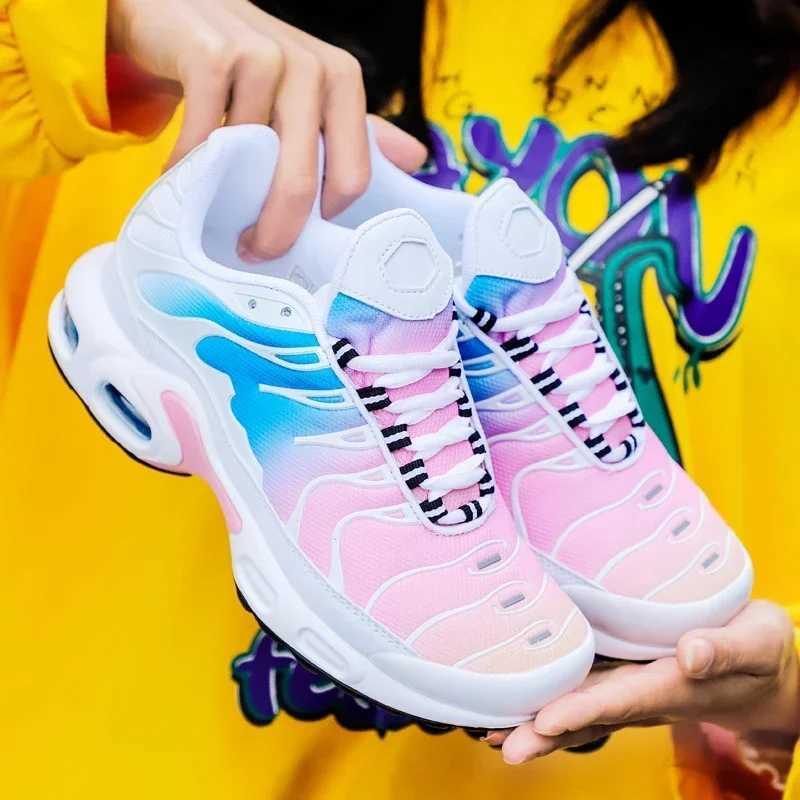 Mens tennis shoes outdoor running marathon mats couples sports shoes 2025 new mesh comfortable mens sports shoesC250425