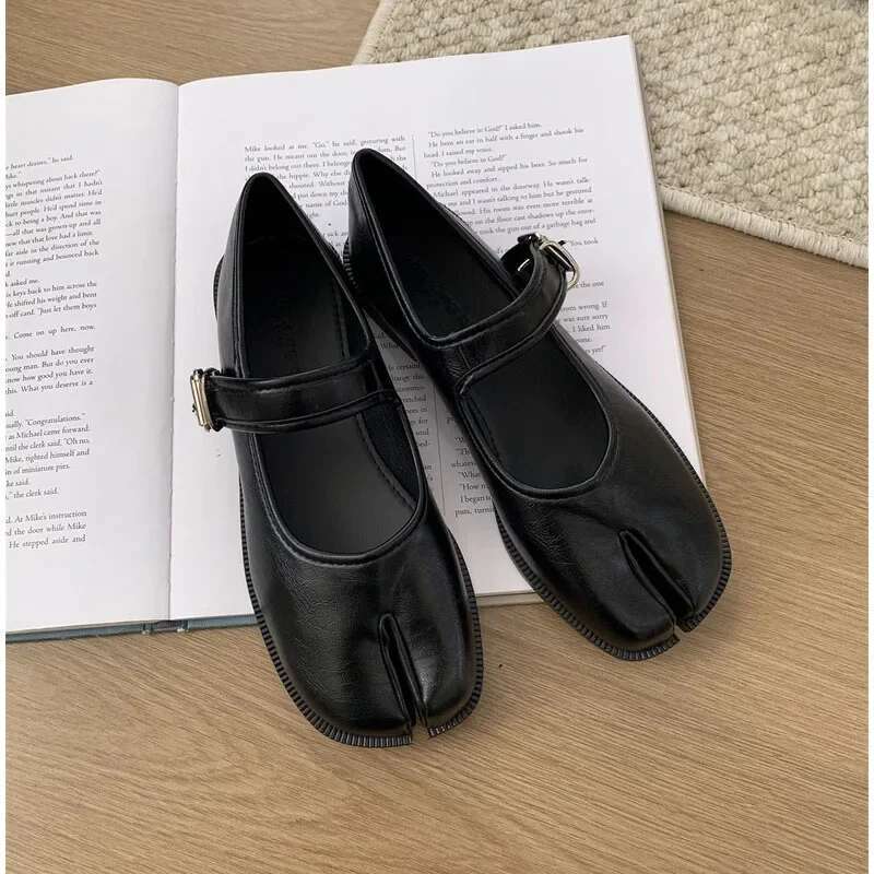Women Tabi Ninja Flats Split Toe Mary Janes Moccasins Black Leather One Word Buckle Shoes Solid Brief Ladies Loafers+free Socks