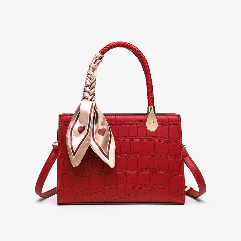 2025S Fashion Designer New High End Bridal Single Cross Shoulder Mom S Red Wedding Atmospheric Women S Bag Handbag