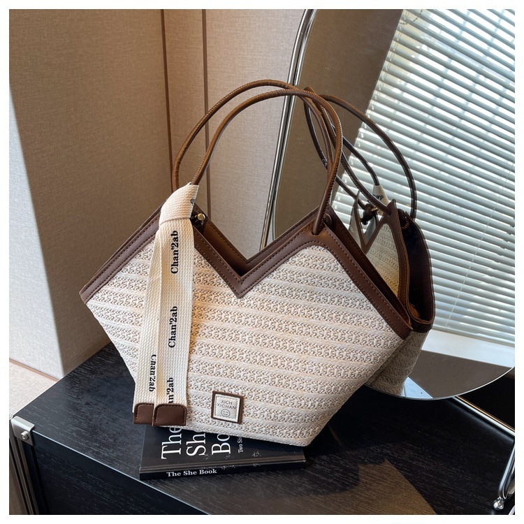 2025S Fashion Designer Large Capacity Grass Woven For Women New Fashionable Versatile Shoulder Commuting Beach Vacation Tote Bag