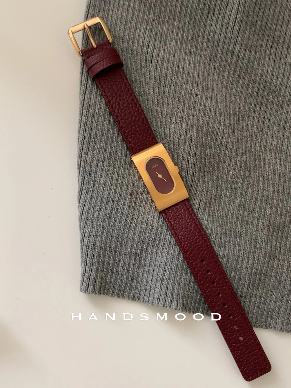 Genuine leather womens gift red retro womens watch small quartz watch 250319