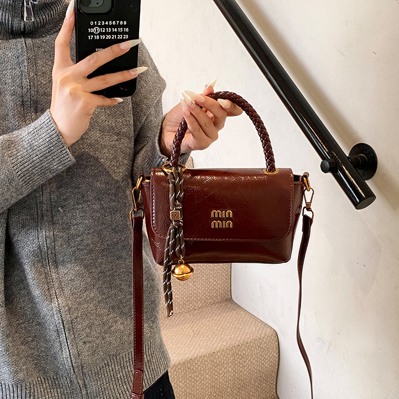 design new Fashionable small square handbag for women style in autumn winter niche high-end sense simple, single-shoulder bag trendy and versatile