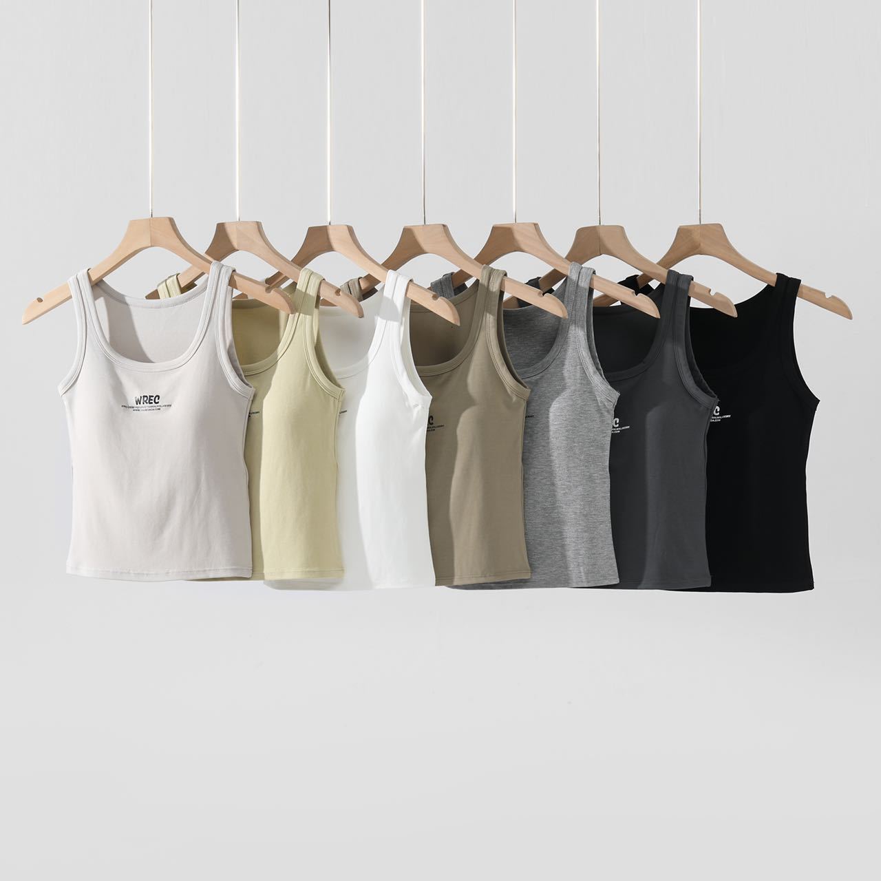 2025 Spring/summer New Tank Top Sexy Designer Fashion Fixed Chest Mat Outdoor Simple And Comfortable Beach Tank Top Skin Friendly And Beautiful Back B