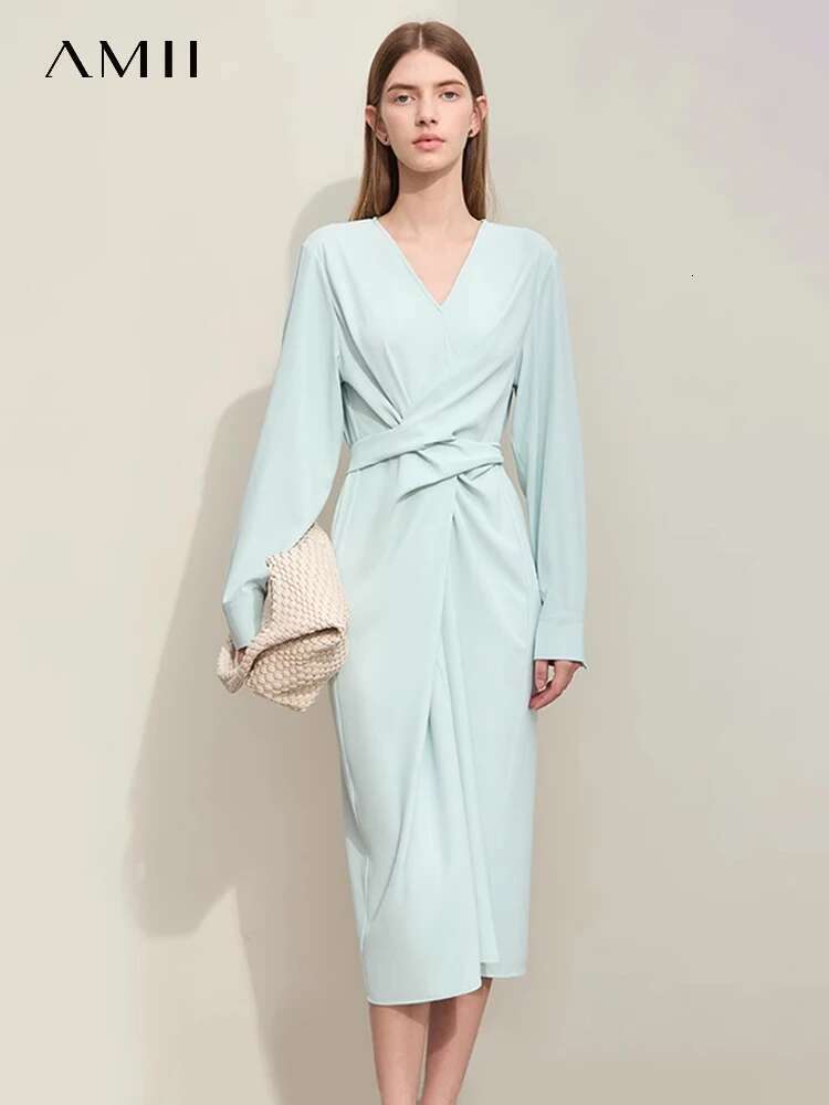 Amii Minimalism 2024 Dress For Women Spring New Elegant Commuter V-neck Pleated Loose Long-sleeved A-e Fashion Lady 12441196