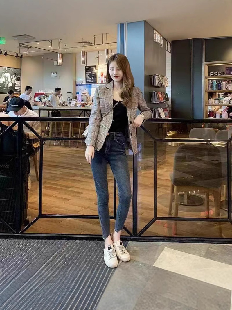 T321Contemporary Korean Casual Suit: Versatile Mid-Length, Double-Breasted Design for Seasonal Wear