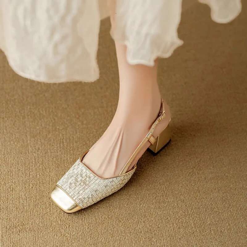 2025 New Summer Fashion Square Toe Sexy Sgback Sandals Elegance Chunky Heels Banquet Women Shoes Q419