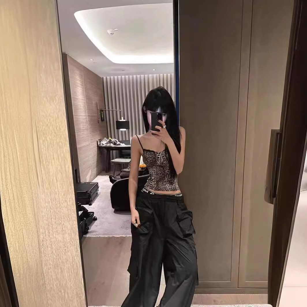 2025 New American Leopard Print Women's Summer Designer Sexy Slim Fit Vest Suitable For Both Indoor And Outdoor Short Bottom Small Vest