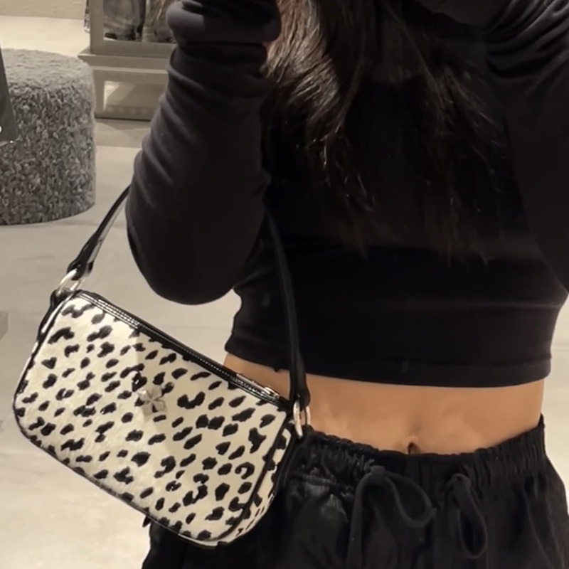 A Niche Design Of Dark And Simple Handbag, Square Single Shoulder Crossbody Small Bag, 2025 New Women's Bag Trend